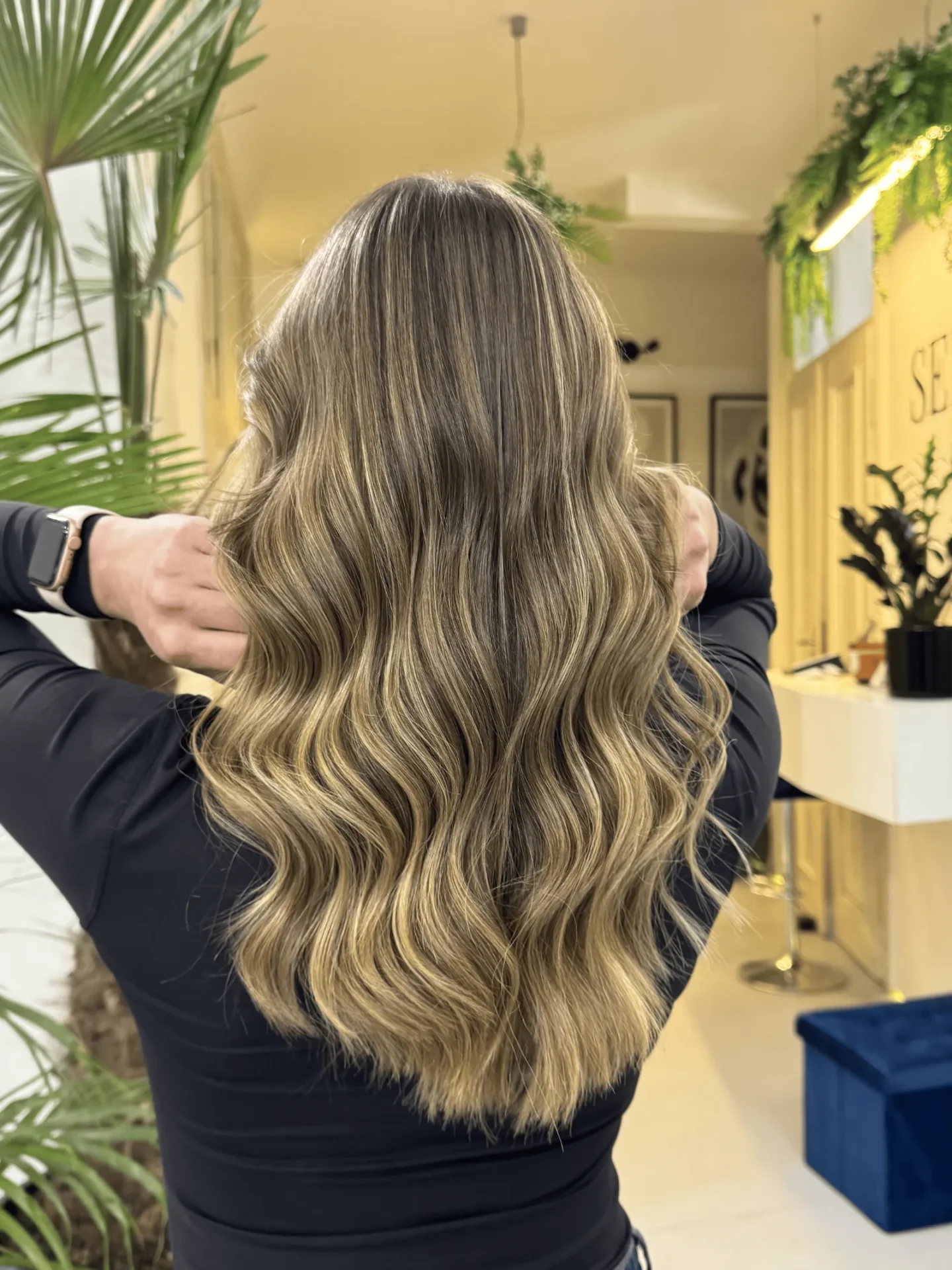 Stylizacja fryzury damskiej wykonana w salonie fryzjerskim w Warszawie SENS By Kaida (1)
